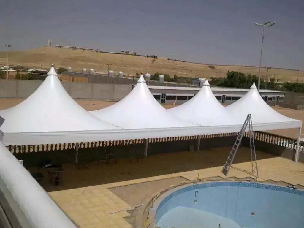 تركيب مظلات هرمية حديثة في حي الياسمين بالرياض