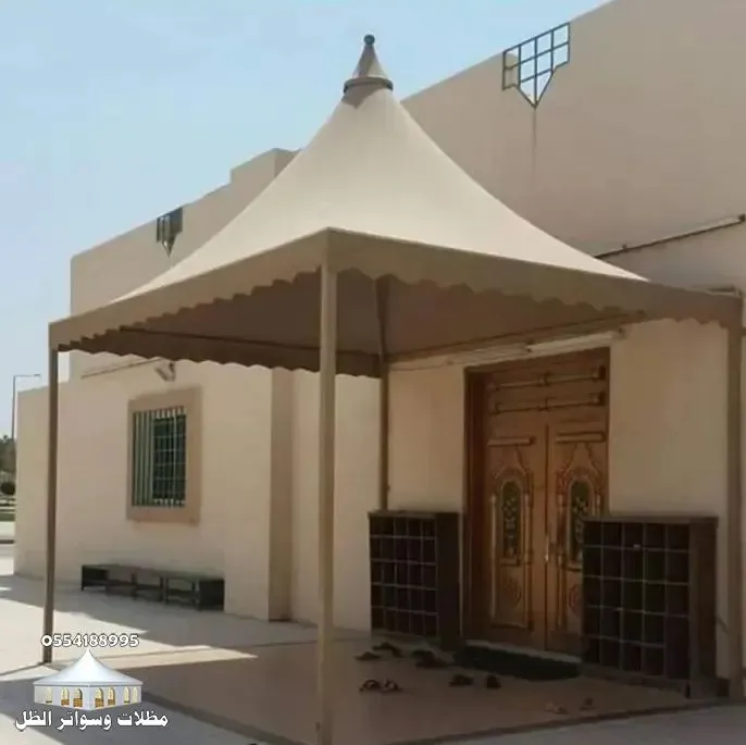 تركيب مظلات هرمية حديثة في حي الياسمين بالرياض