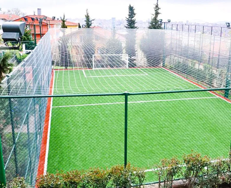 شبوك ملاعب بحي الملقا بالرياض شبكات متينة لحماية الملاعب