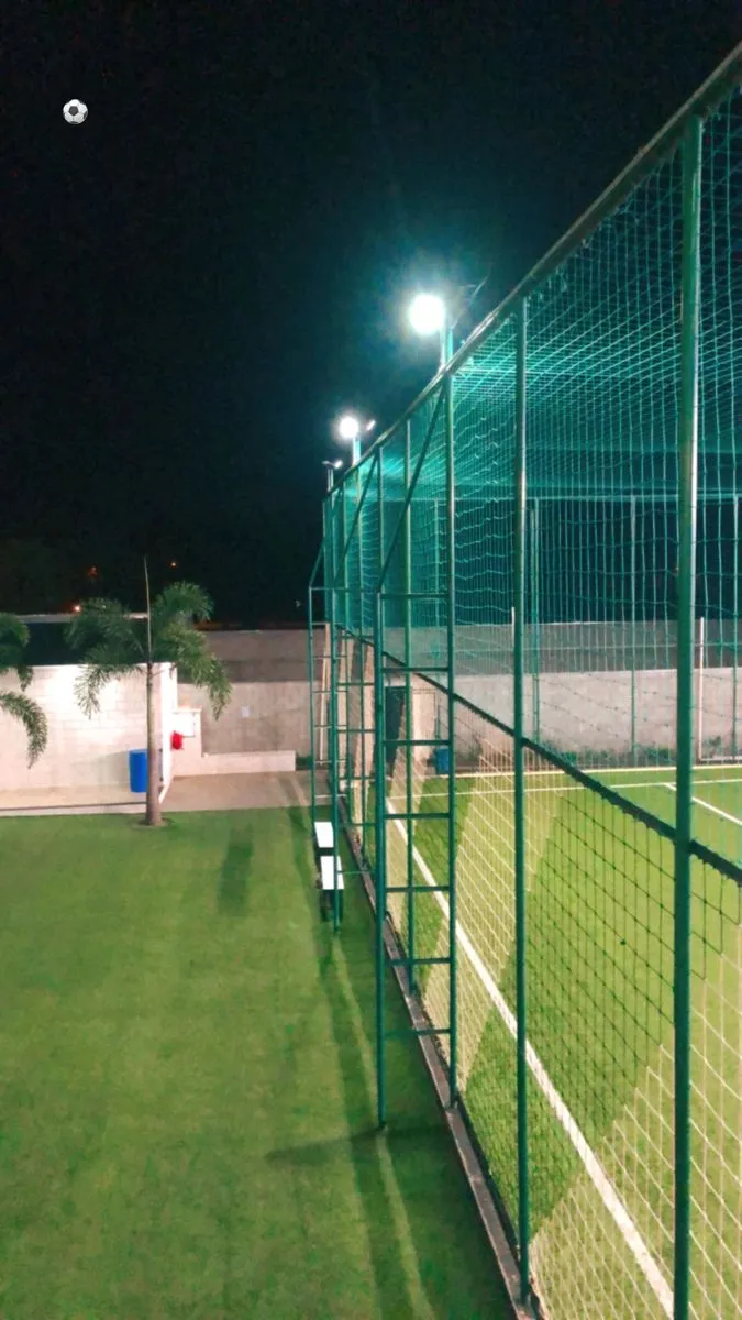 شبوك ملاعب بحي الملقا بالرياض شبكات متينة لحماية الملاعب