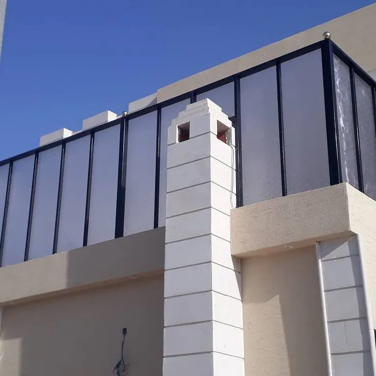 سواتر لكسان حديثة بالرياض من المنار متانة وأناقة في التصميم 