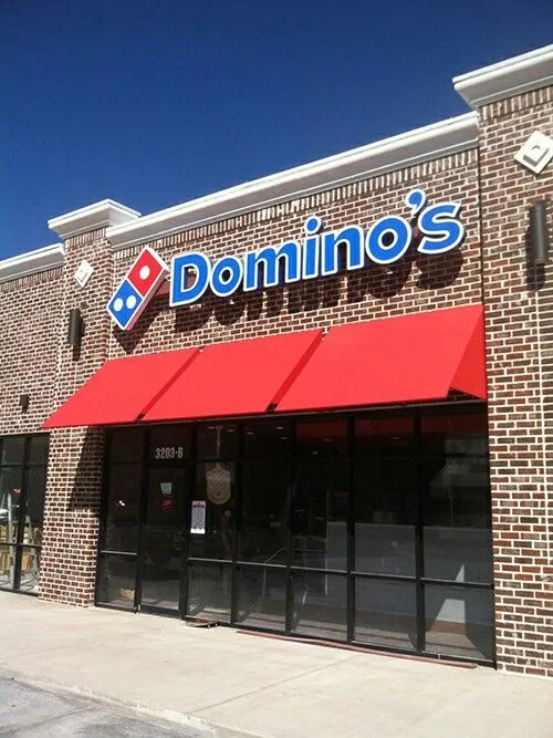 مظلات محلات ومعارض بالرياض –  يبرز الواجهة ويحمي من الحرارة