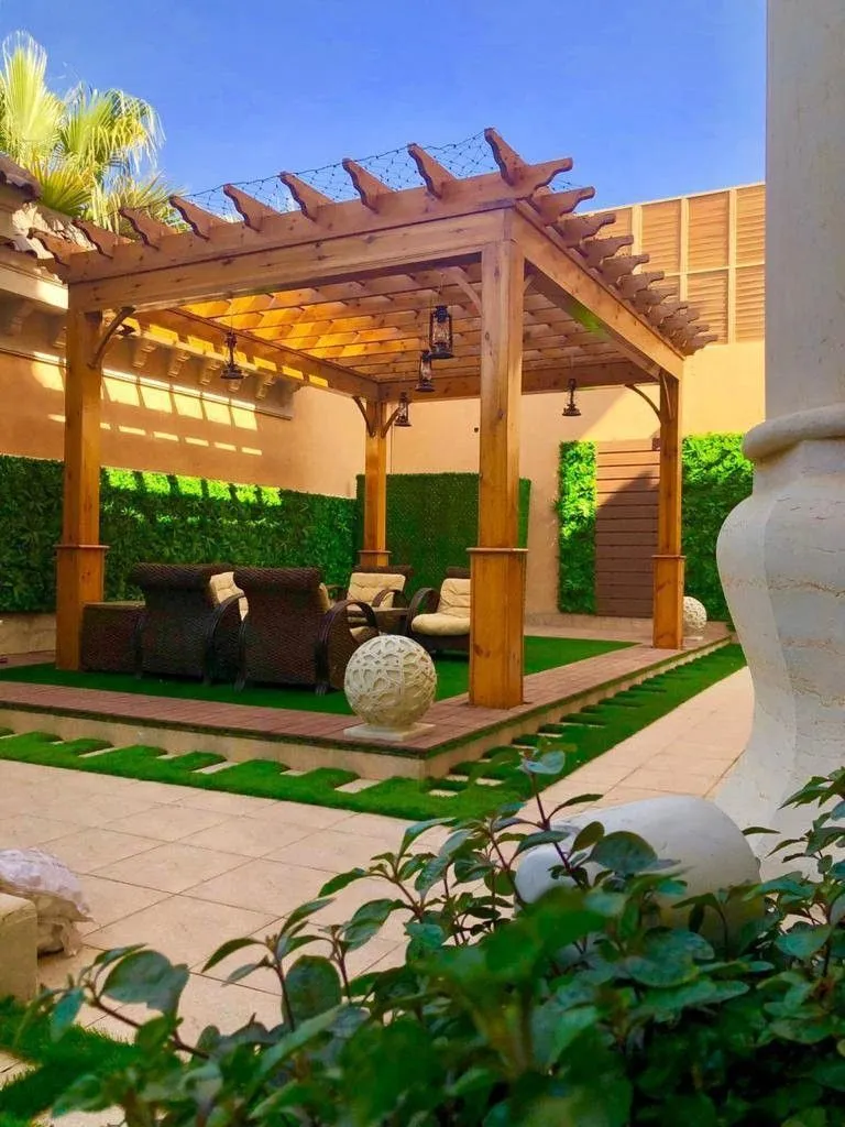 برجولات خشب معزول وحديد – أفضل خيارات التغطية لعام 2025