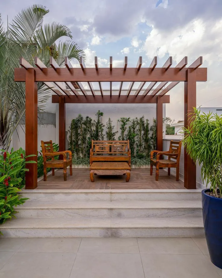 برجولات خشب معزول وحديد – أفضل خيارات التغطية لعام 2025