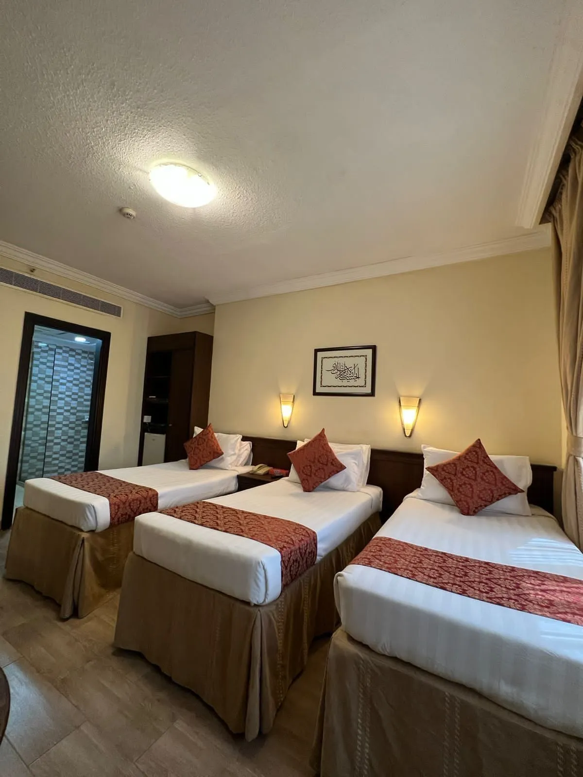 أفضل شركة دهانات فنادق بالرياض – ألوان راقية وتشطيب مميز