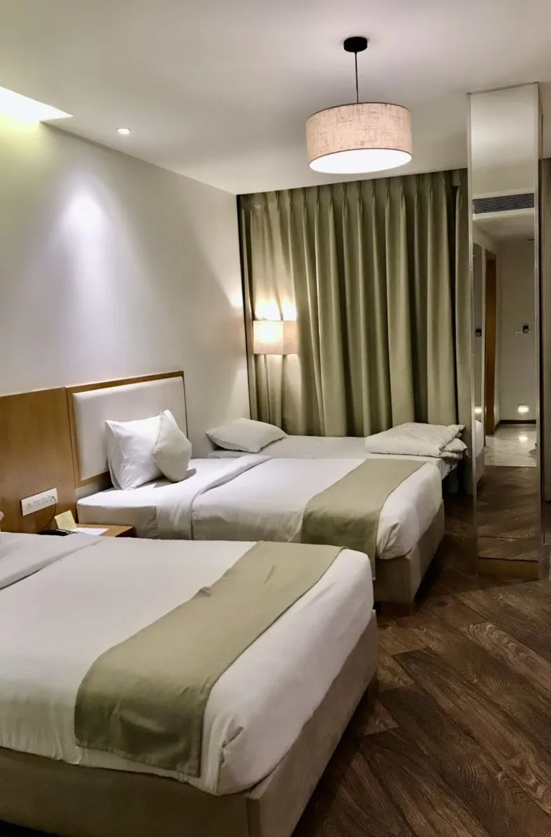 أفضل شركة دهانات فنادق بالرياض – ألوان راقية وتشطيب مميز