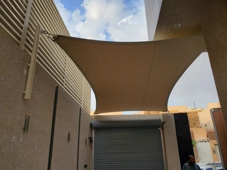 مظلات شد إنشائي في الرياض – تركيب سريع وفني متخصص